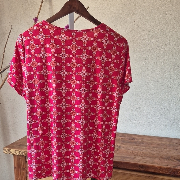 Elegant Floral Red Blouse - Picture 6 of 6